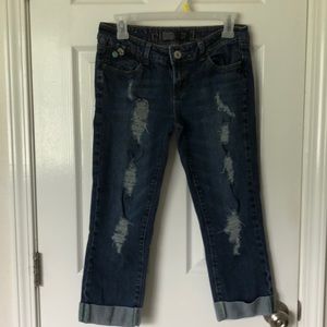 Rue 21 Capri distressed pants